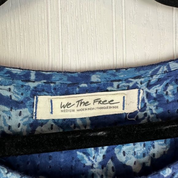 We The Free Flowy Floral Blouse Blue Print size Medium - Picture 4 of 9